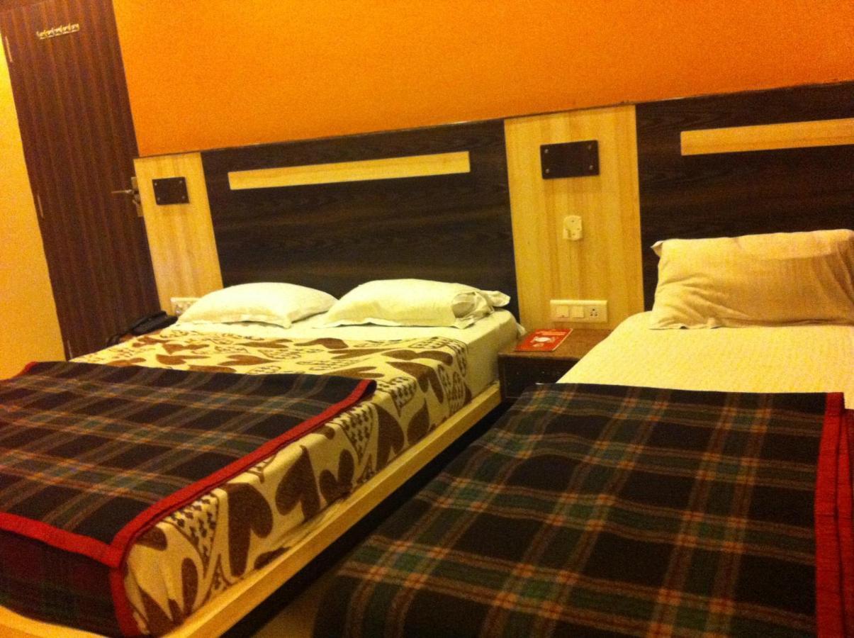 Mewar Hotel Джайпур Стая снимка