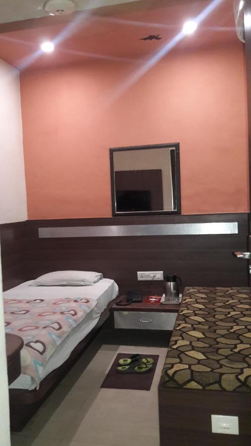 Mewar Hotel Джайпур Стая снимка