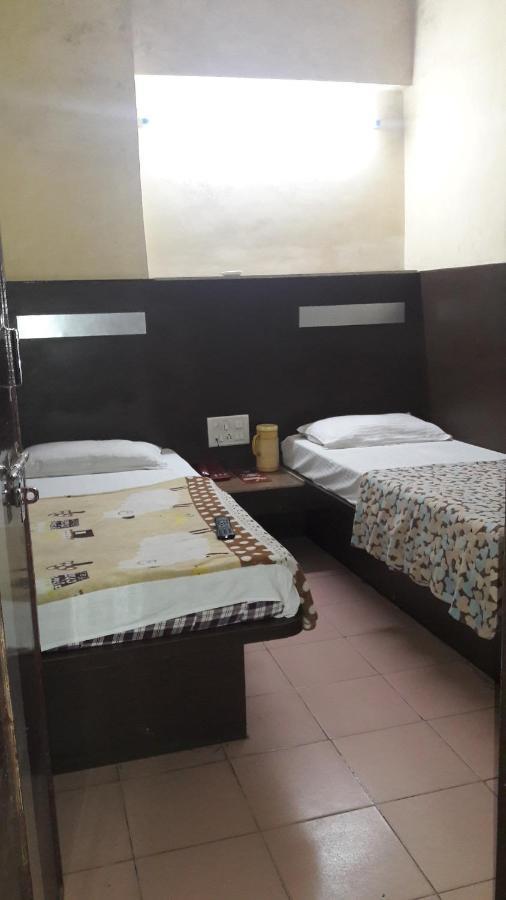 Mewar Hotel Джайпур Стая снимка