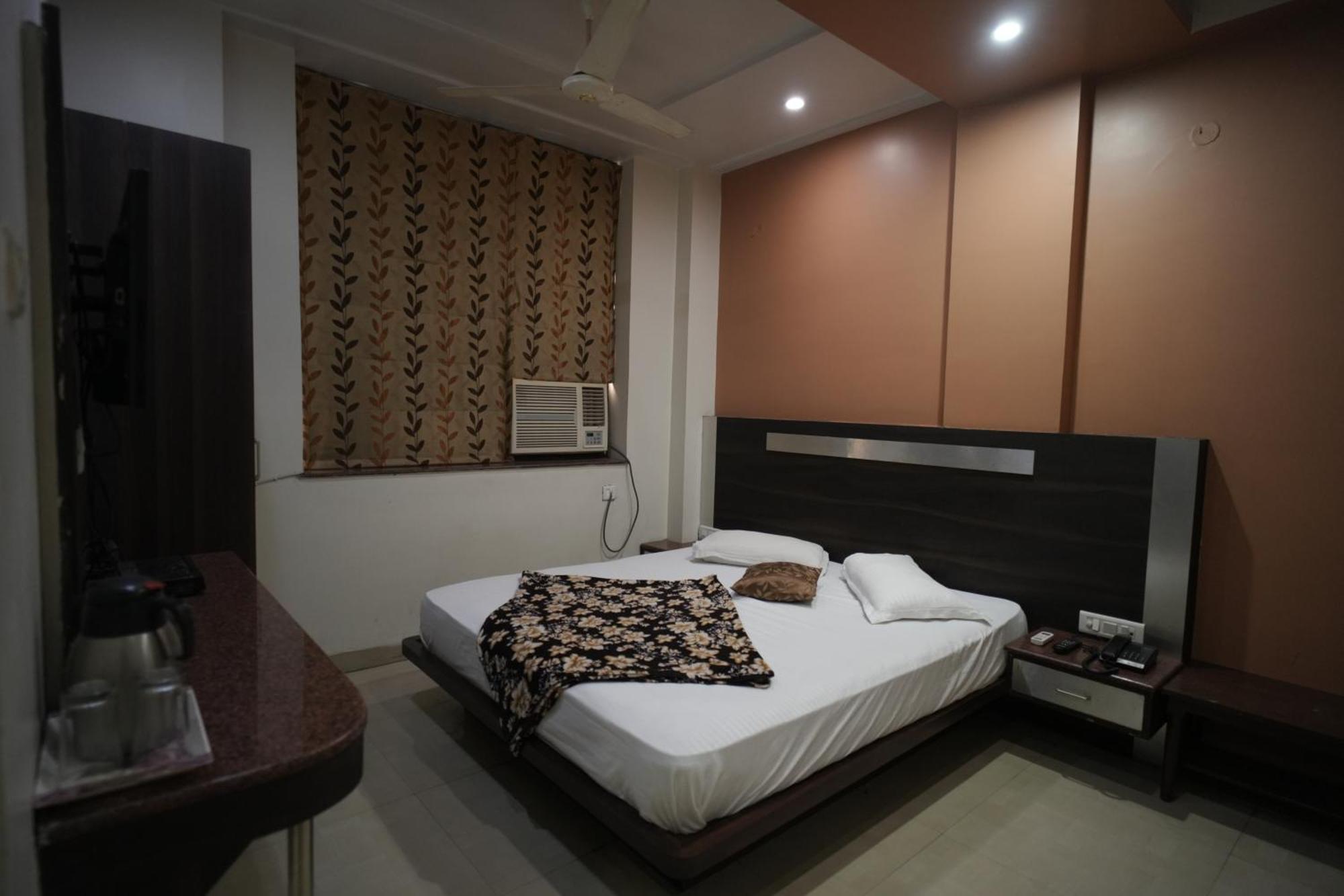 Mewar Hotel Джайпур Екстериор снимка