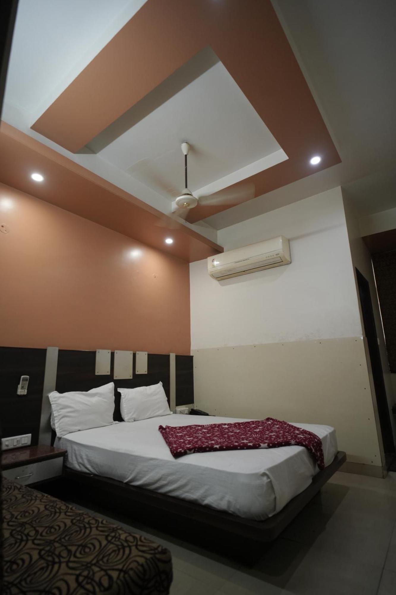 Mewar Hotel Джайпур Екстериор снимка