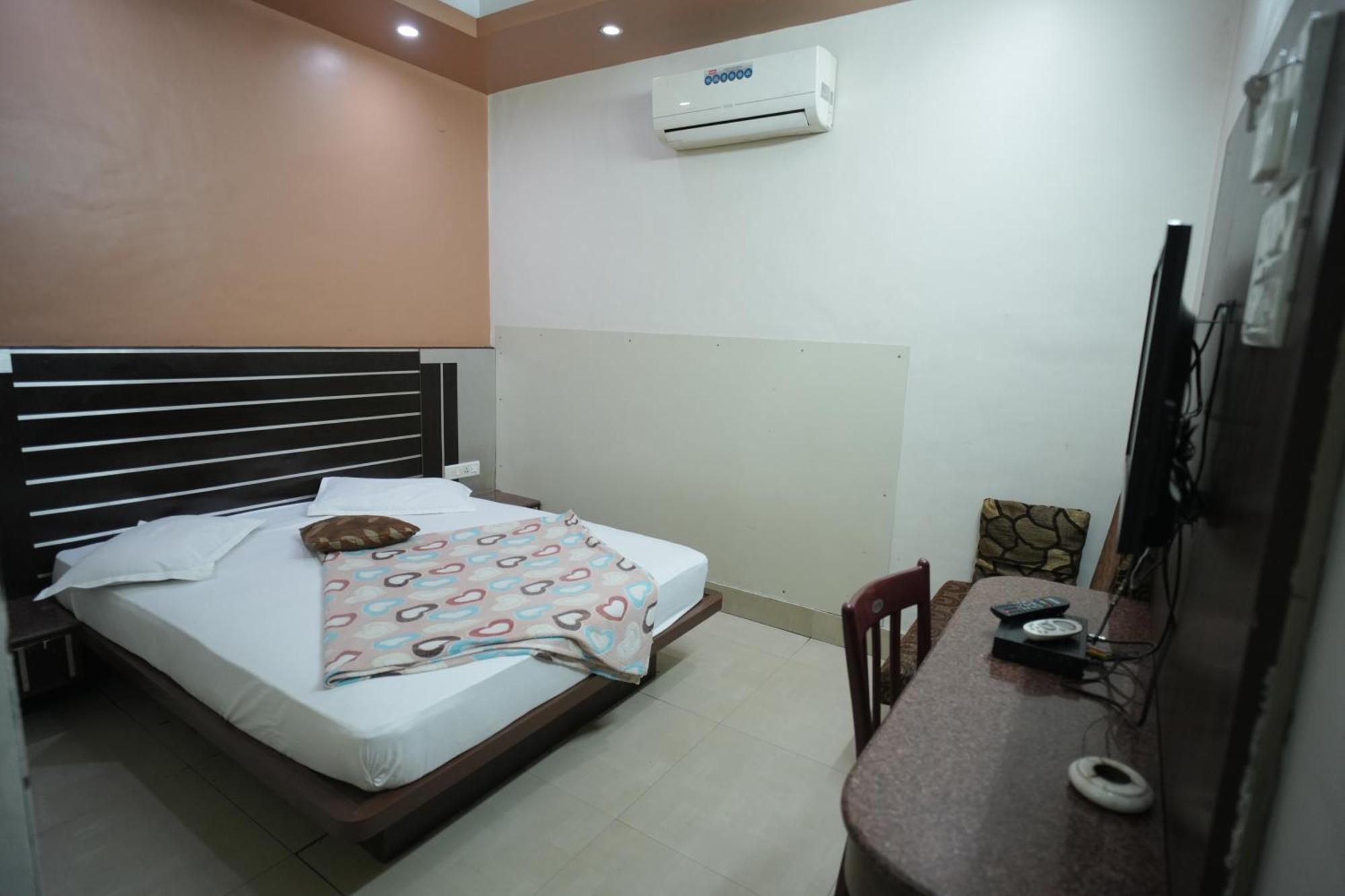Mewar Hotel Джайпур Екстериор снимка